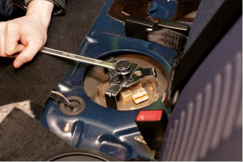 AI010036 / FORD FUEL PUMP WRENCH